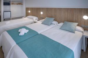 Posteľ alebo postele v izbe v ubytovaní 4R Salou Park Resort II