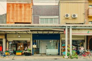 a group of buildings on a city street at まちの別邸 緝 shu in Kochi