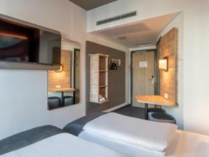 Postel nebo postele na pokoji v ubytování B&B HOTEL Aalborg