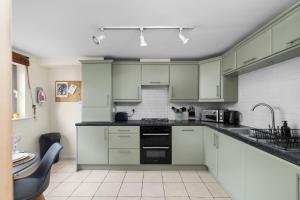 Dapur atau dapur kecil di Thorter Row - Quayside Apartment