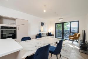 Ảnh trong thư viện ảnh của Birchgrove Pepperpot House Exclusively for 65s ở Godalming +22 ảnh