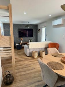 Χώρος καθιστικού στο Logement en lisière de forêt