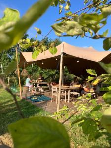 Taman di luar Natuurglamping 't Wijland