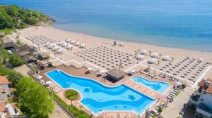 an aerial view of a resort with a beach at La Terraza del Oasis in Lozenets