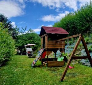 Bieszczady Kwatery u Pączka外面的花园