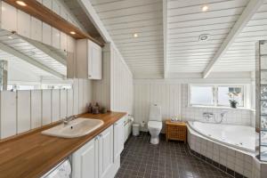 Koupelna v ubytování Flovt Beach Peace And Private Garden