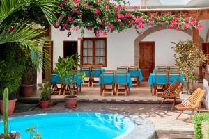 Piscina di Hotel Albemarle Galapagos Beachfront o nelle vicinanze