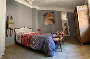 Ένα ή περισσότερα κρεβάτια σε δωμάτιο στο Hameau le Caunil