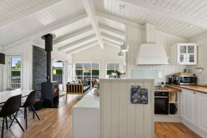 Kuchyň nebo kuchyňský kout v ubytování Flovt Beach Peace And Private Garden