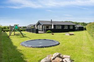 Herní místnost nebo prostor pro děti v ubytování Flovt Beach Peace And Private Garden