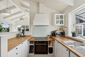 Kuchyň nebo kuchyňský kout v ubytování Flovt Beach Peace And Private Garden + 13 fotografií