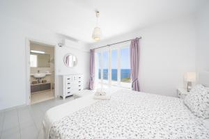 Ένα ή περισσότερα κρεβάτια σε δωμάτιο στο Casa Carol on the rocks MHM +46 φωτογραφίες