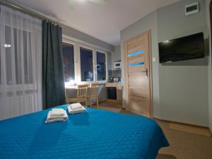 Posteľ alebo postele v izbe v ubytovaní Apartamenty studio Metropolio Centrum