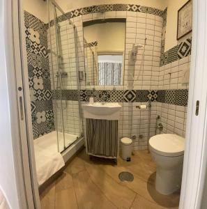 Koupelna v ubytování Vaticano San Pietro metro ottaviano + 35 fotografií