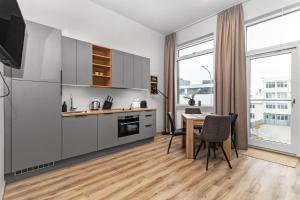 Cuisine ou kitchenette dans l'établissement Charming Studio Apartment