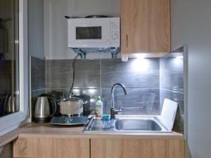 Kuchyňa alebo kuchynka v ubytovaní Apartamenty studio Metropolio Centrum
