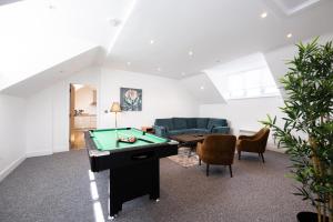 Τραπέζι μπιλιάρδου στο Stanway Apartments- Free Parking