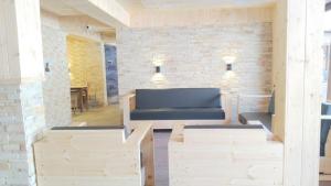 Khu vực ghế ngồi tại Hotel Mahadev