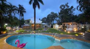 Bazén v ubytování Casa Kalista Luxe 4BHK w Jacuzzi nebo v jeho okolí