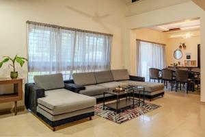 Posezení v ubytování Casa Kalista Luxe 4BHK w Jacuzzi