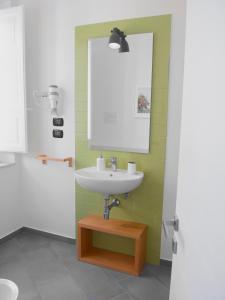 Koupelna v ubytování B&B Fuori Squadro - In Centro con Terrazza Relax vista Mare