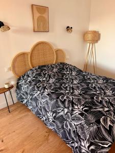 a bedroom with a bed with a black and white blanket at Votre grand COCON Nicois in Nice +20 photos