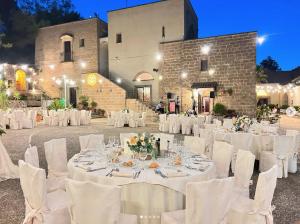 A restaurant or other place to eat at Casale Sombrino