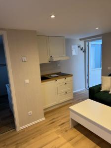 Η κουζίνα ή μικρή κουζίνα στο Ferienwohnung mit Seeblick 2