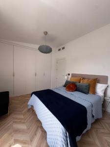 a bedroom with a large bed with a blue blanket at Apartamento Casa la Rubia Jaca in Jaca