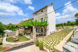 El edificio en el que está la villa