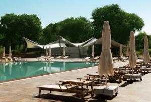 The swimming pool at or close to Sheraton Istanbul Atakoy Hotel