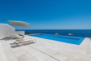 Bazén v ubytování Villa Mediterraneo by Mallorca House Rent nebo v jeho okolí