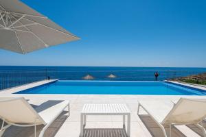 Bazén v ubytování Villa Mediterraneo by Mallorca House Rent nebo v jeho okolí