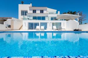 Bazén v ubytování Villa Mediterraneo by Mallorca House Rent nebo v jeho okolí