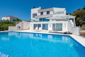 Bazén v ubytování Villa Mediterraneo by Mallorca House Rent nebo v jeho okolí
