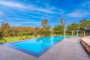 Swimmingpoolen hos eller tæt på WOW STAYZ2 Pachmarhi Ecotel Resort