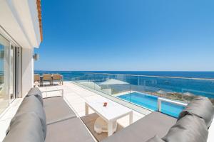 Bazén v ubytování Villa Mediterraneo by Mallorca House Rent nebo v jeho okolí