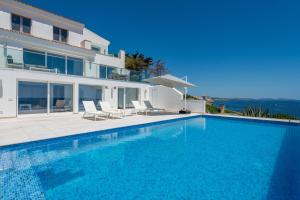 Bazén v ubytování Villa Mediterraneo by Mallorca House Rent nebo v jeho okolí