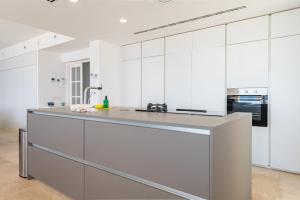 Kuchyň nebo kuchyňský kout v ubytování Villa Mediterraneo by Mallorca House Rent
