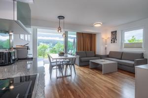 A kitchen or kitchenette at Apartments Schluga