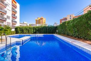 Bazén v ubytování Sol Montemar 10 by IVI Real Estate nebo v jeho okolí