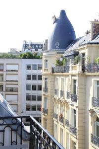 Appartement Champs Elysées tesisinde bir balkon veya teras