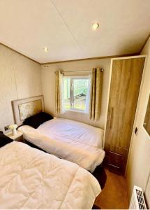 Voodi või voodid majutusasutuse Lodge at Whitehouse leisure park toas