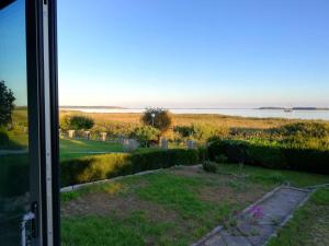 a view of a cemetery from a window at Ferienhaus Seglerblick am Achterwasser in Ziemitz