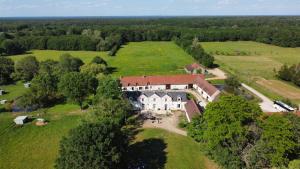 an aerial view of a large house in a field at Rayon de sologne, Manoir 38 à 49 personnes 30 min zoo beauval, chambord, center parc in Langon