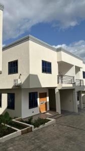 Galería fotográfica de Number 1 GREEKS AVENUE en Sunyani 8 fotos más