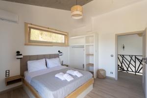 Кровать или кровати в номере Villa Skalia Lefkada +37 фотографий