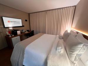 Cama ou camas em um quarto em Intercity BH Expo