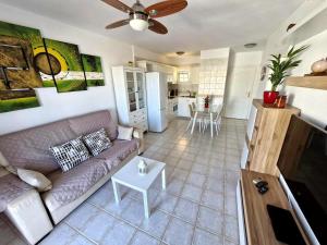 Μια τηλεόραση ή/και κέντρο ψυχαγωγίας στο Charming Casa Betty Chayofa