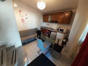 Kuchyň nebo kuchyňský kout v ubytování Vile Park Apartments